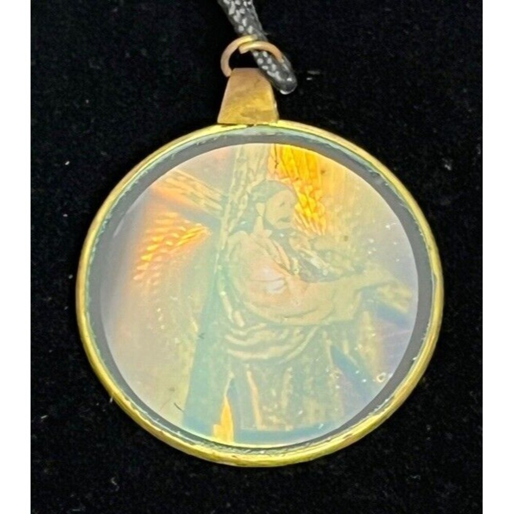 JESUS Carrying Cross Hologram Vintage‎ 3D Pendant Necklace Crucifixion Christian